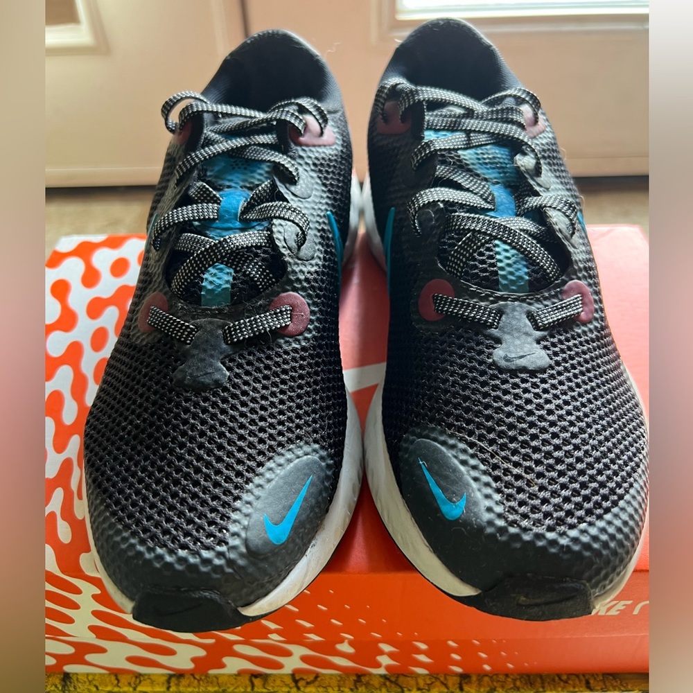Nike Renew Run GS Size 7 with original box good condition